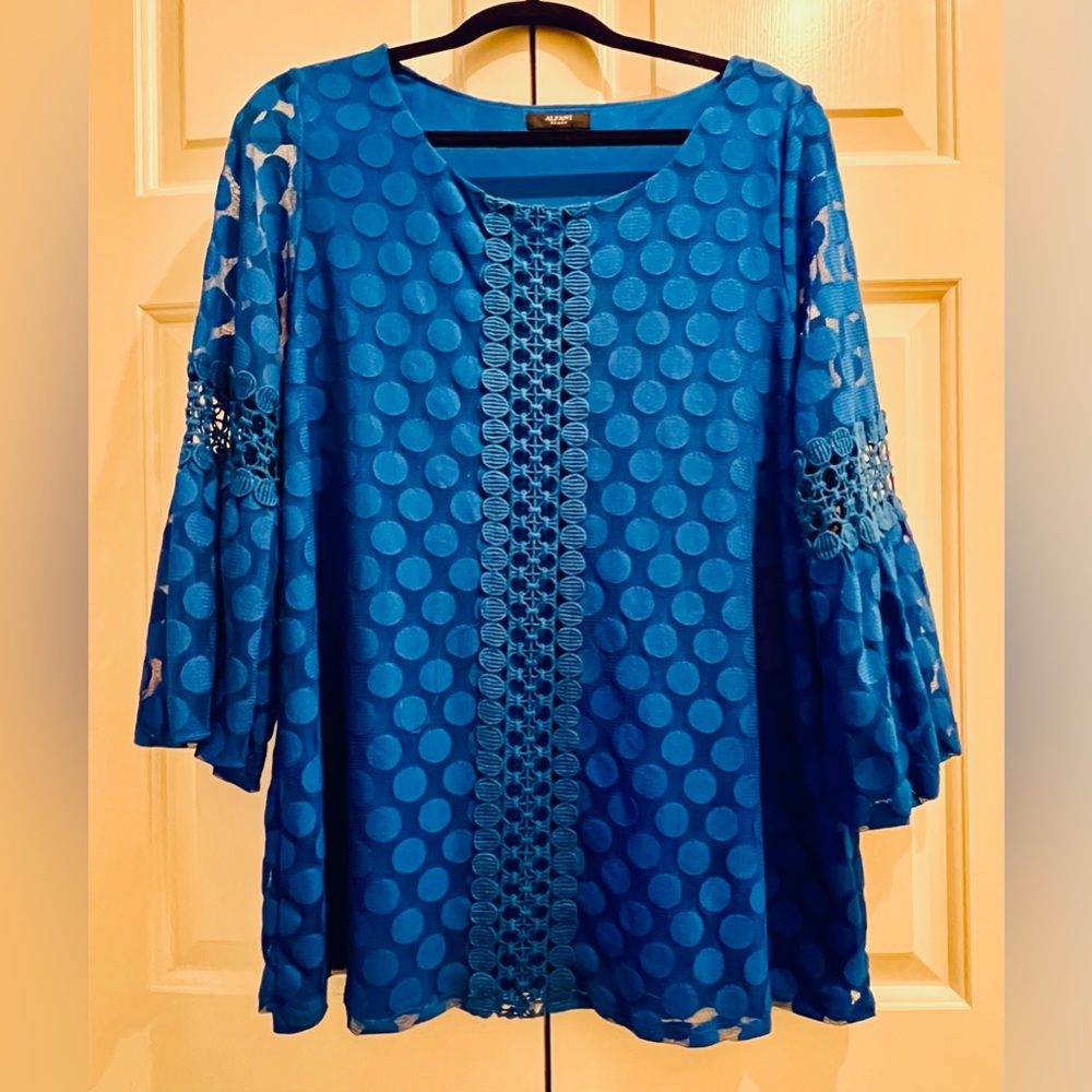 Alfani Bright Blue Top w/ Bell Sleeves Sleeves size 1X - Picture 1 of 4
